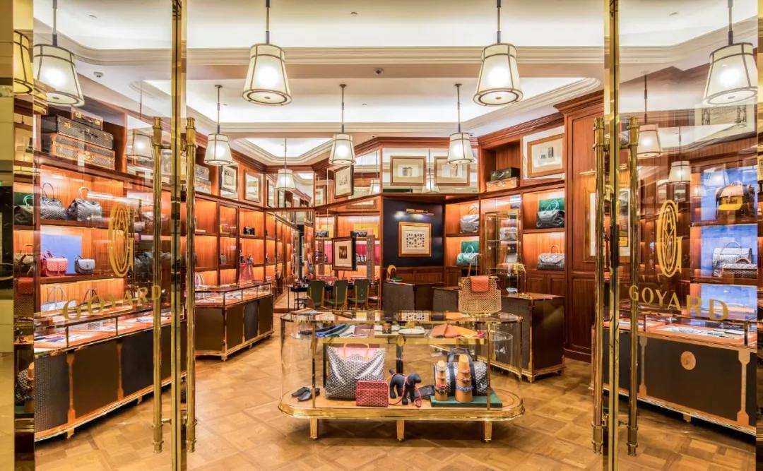 用“沉默”代言的rapper时尚爱物，“人间种草机”王菲超爱背的包