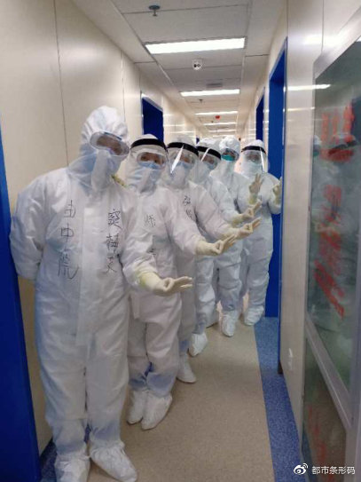 老人一副假牙,一副假牙走天下