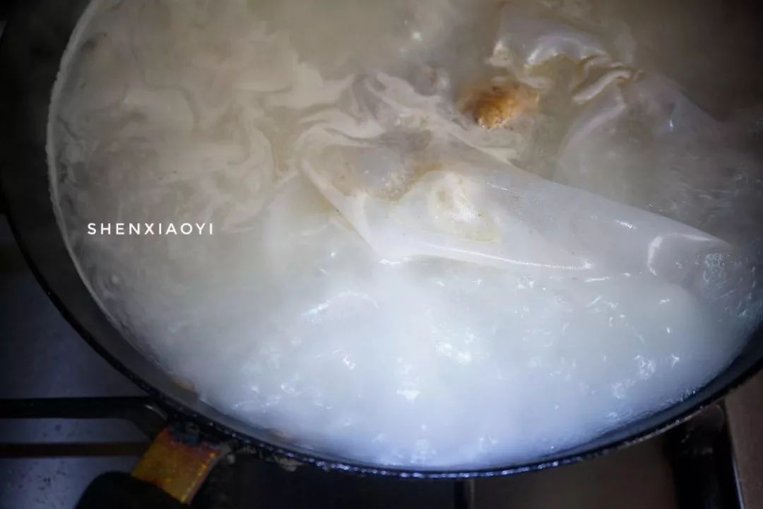 清汤鱼要怎么煮汤才会白,如何让鱼煮得更白汤