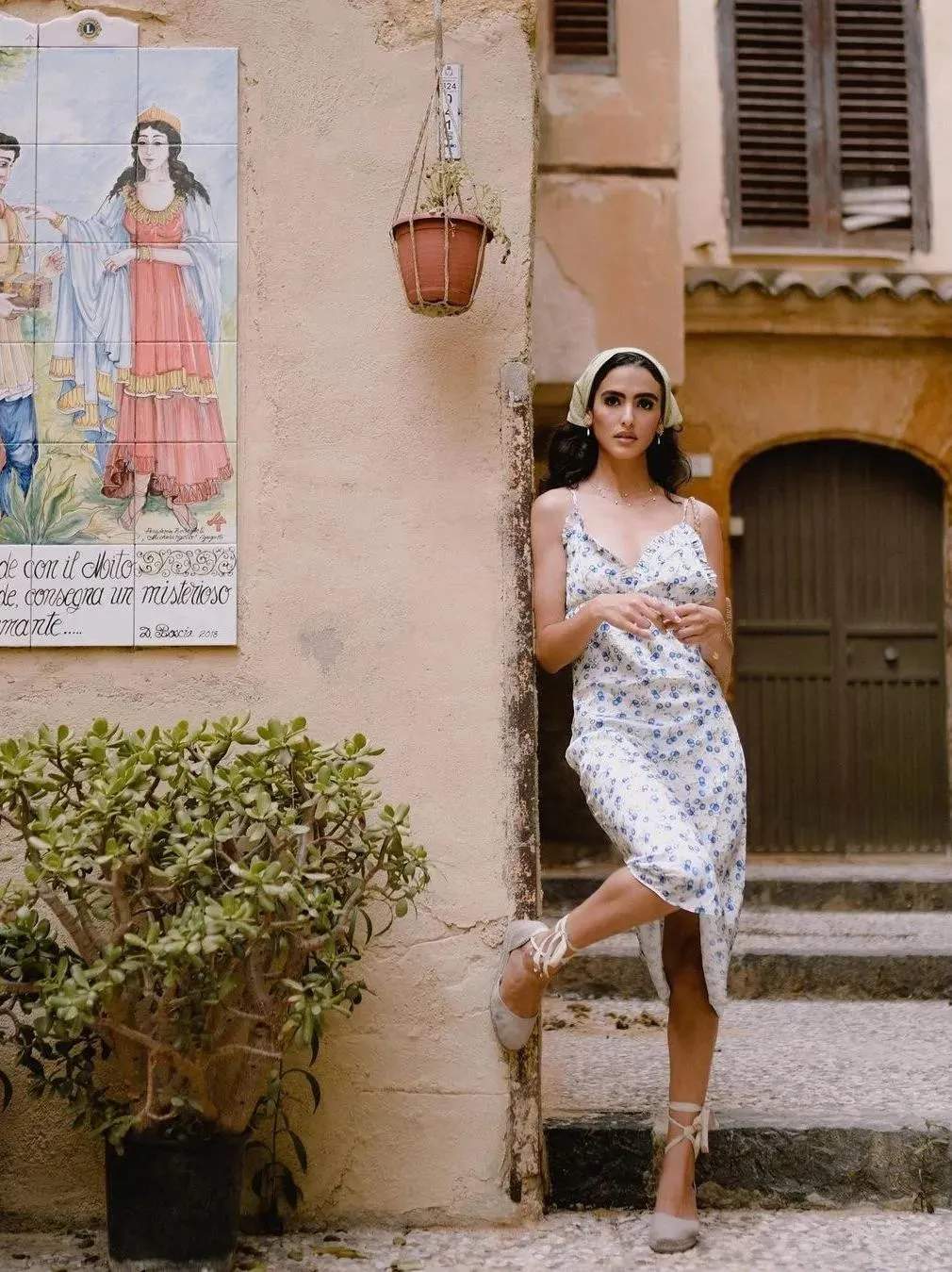 法国女性为什么那么多风情,法国女人的穿衣品味特点