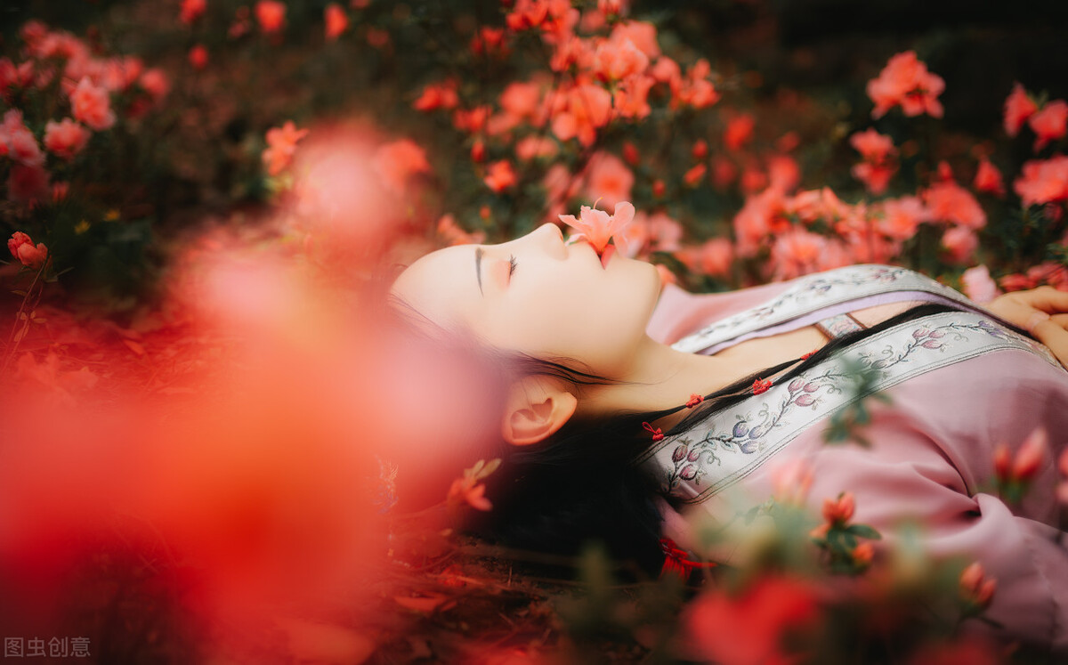 故事：乡野丫头一跃成皇后享尽盛宠，宫人却叹息不过是个替身