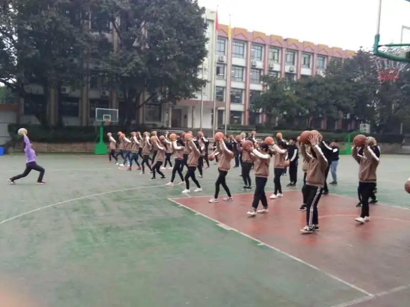 閲嶅簡甯傚崡鍗庝腑瀛﹀湪鍏ㄥ競鎺掑悕绗嚑,閲嶅簡鍗楀崕涓鍦ㄩ噸搴嗗競鎺掑悕绗嚑