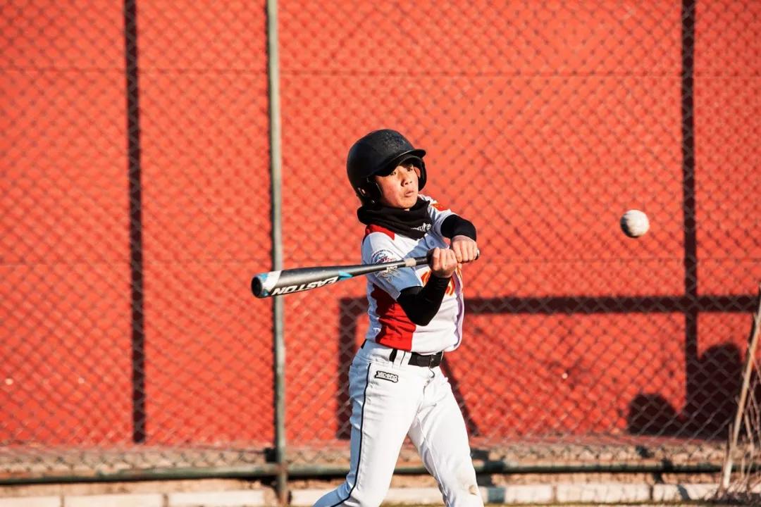 从流浪街头的混混到橄榄球运动员,从无家可归的小混混到顶级橄榄球