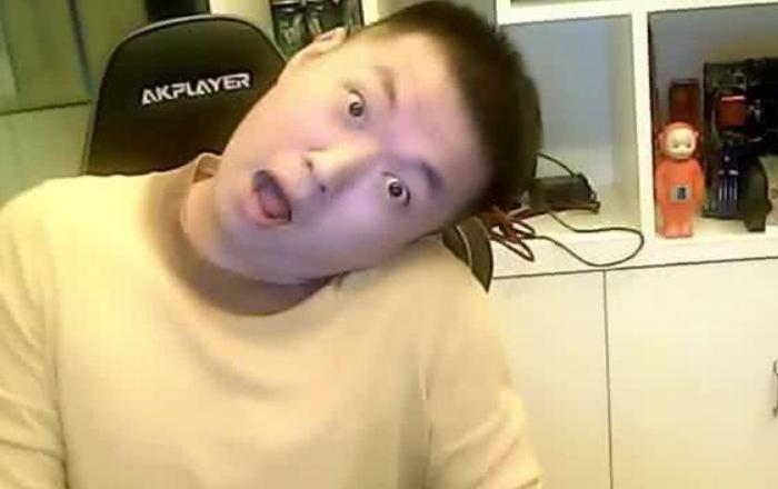 主播唯一酱：刘波歪头杀风靡网络，如今又和刘昊然享受一个待遇