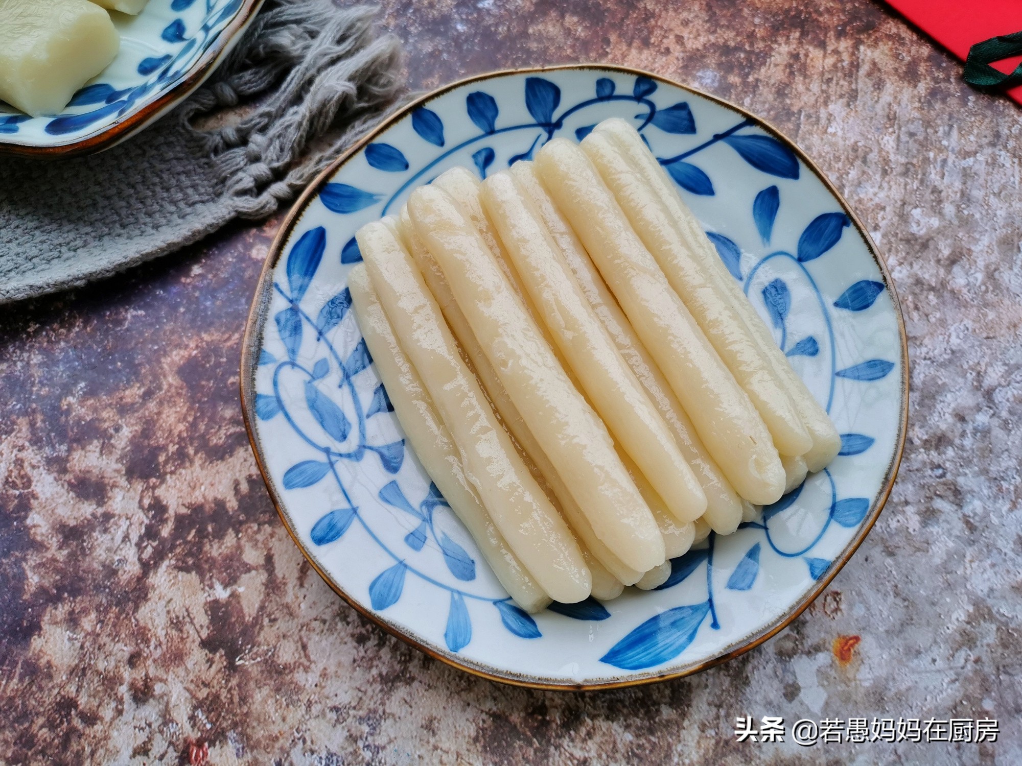 年糕怎么做鲜甜软糯不加枣,年糕太干了怎么做脆皮年糕