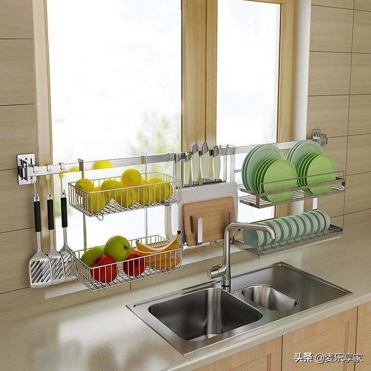 家里的厨房安上这样一个置物架,厨房装哪种置物架方便又好看