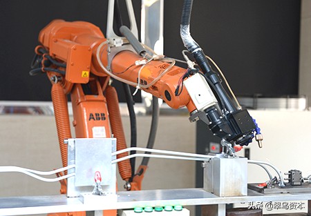 富士康供应商欲登科创板:研发不足,高毛利率反常,应收账款激增