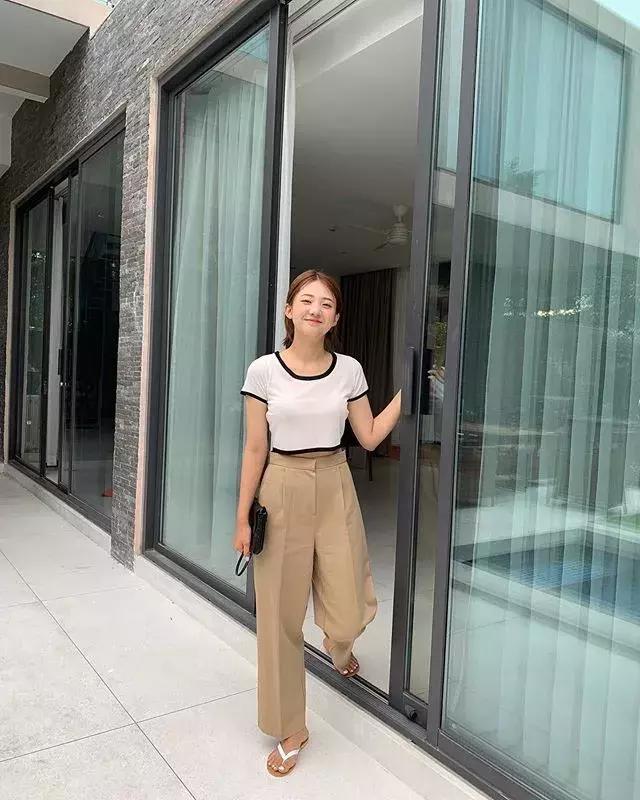 胸大穿衣服特别显胖不上镜,胸大穿衣服怎么不显大