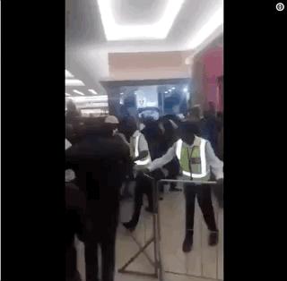 黑五疯狂打折视频,黑五冲进商场