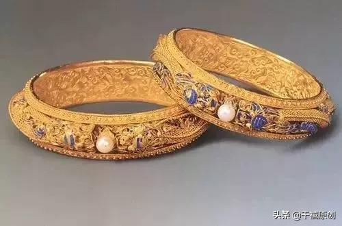 金镯子不要买什么样式的,银手镯和玉手镯戴的圈口要一样吗