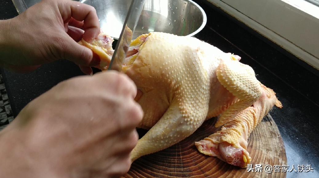 过年鸡这样吃才过瘾，嫩滑鲜香又简单营养，一人一大块吃得欢