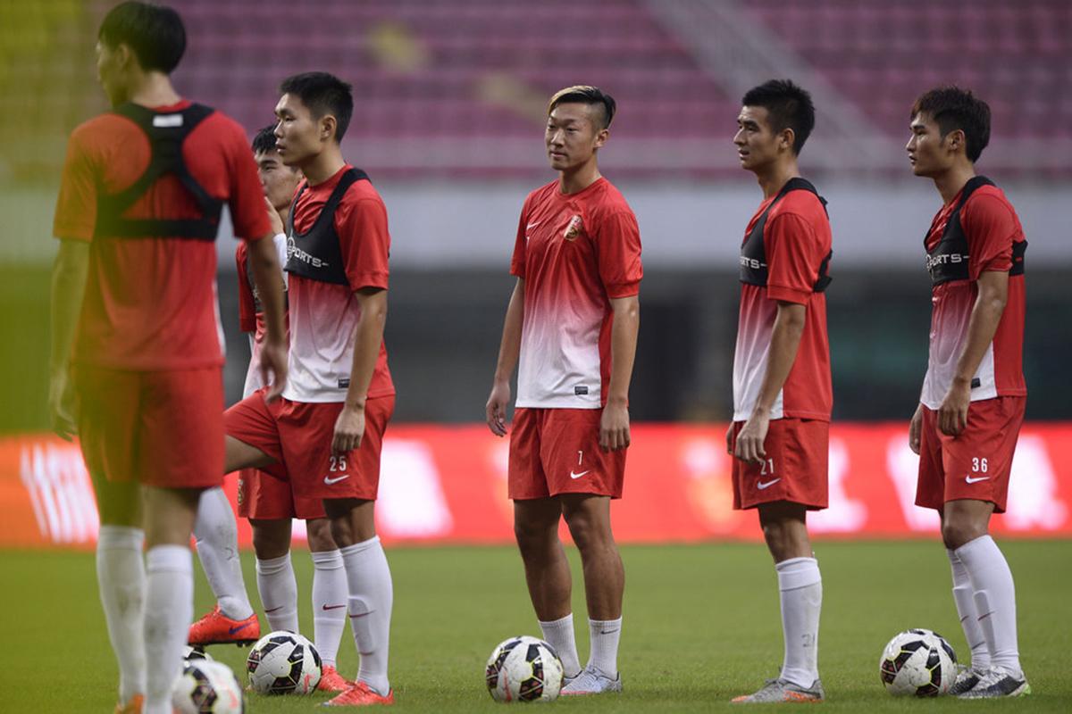 徐新爆发，郝伟功不可没！曾被嘲马竞名宿，今成国足铁腰