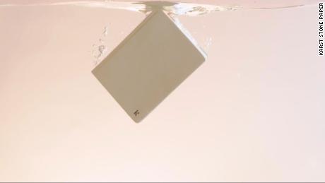 他们正在用石头造纸——拯救了许多树木