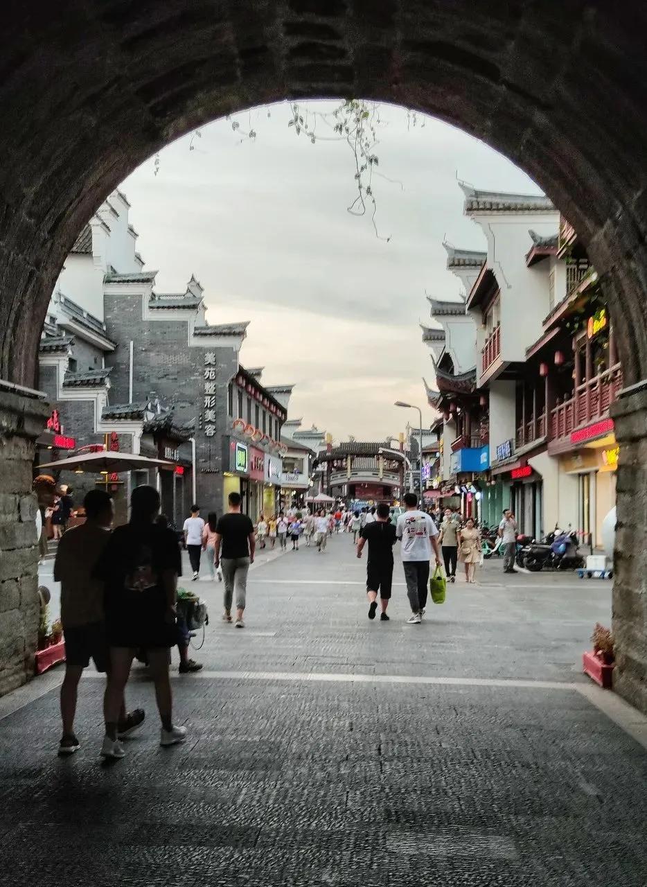 书藏古今港通天下,书藏古今港通天下央视