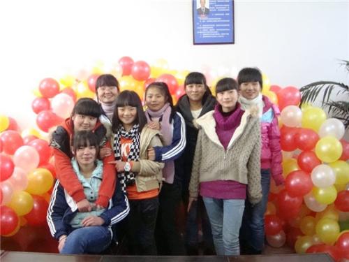 孩子为了买糖哭闹怎样跟他沟通,孩子要买糖闹不走怎么办