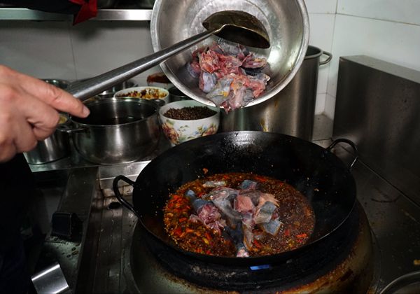 雄鸡一声天下白诗词,雄鸡一声天下白少年心事当拏云