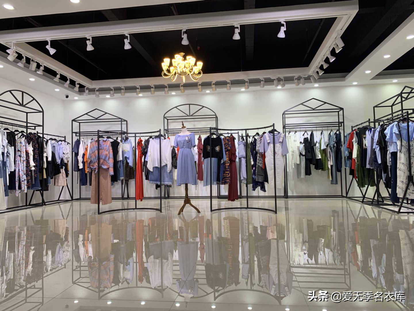 服装折扣店批发拿货,怎么逛批发服装店