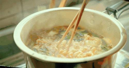 晚上吃什么夜宵不发胖又解馋,夜宵吃后该怎么做才不长胖