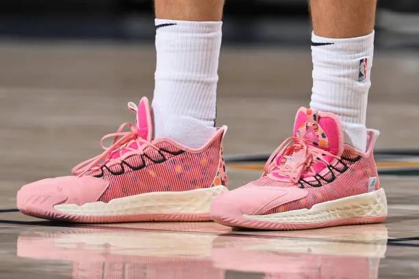 nba球员上脚安踏合集,nba球员上脚的球鞋欧文