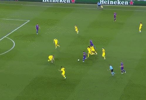 梅西犯罪式过人球迷反应,梅西犯罪式过人集锦gif