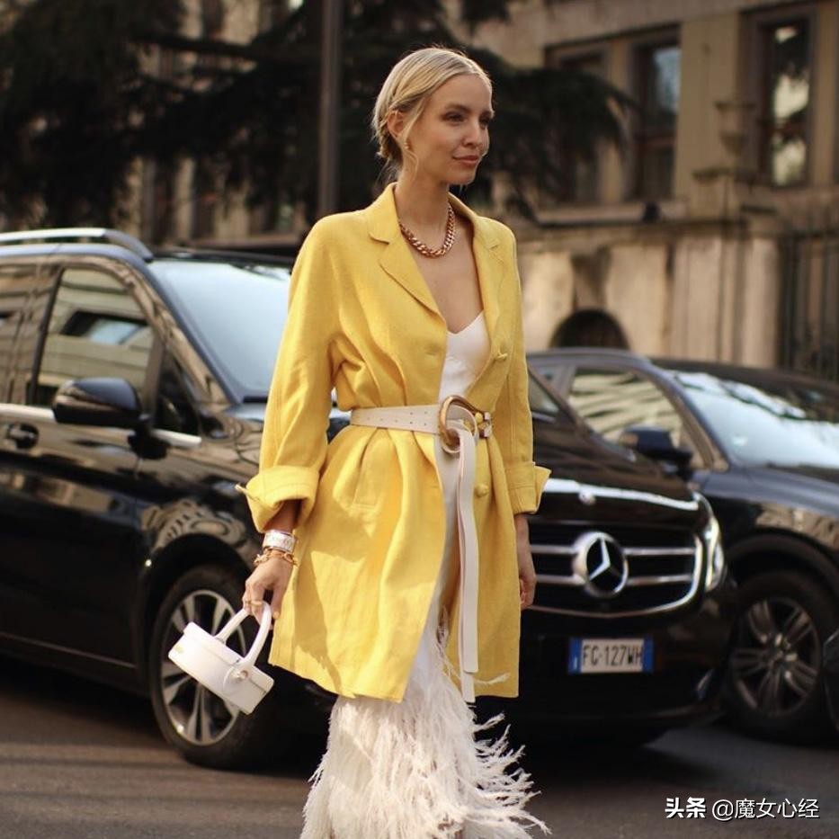 小胸适合穿什么款式的衣服,屁股扁平的女人适合穿什么衣服