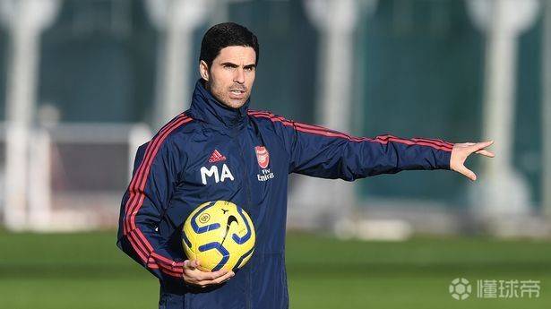 温格执教生涯最后一次对阵曼联,站在观众席的温格