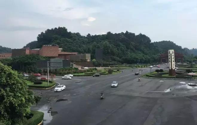 乐山大佛为何不属于石窟,乐山不止有大佛还有美食