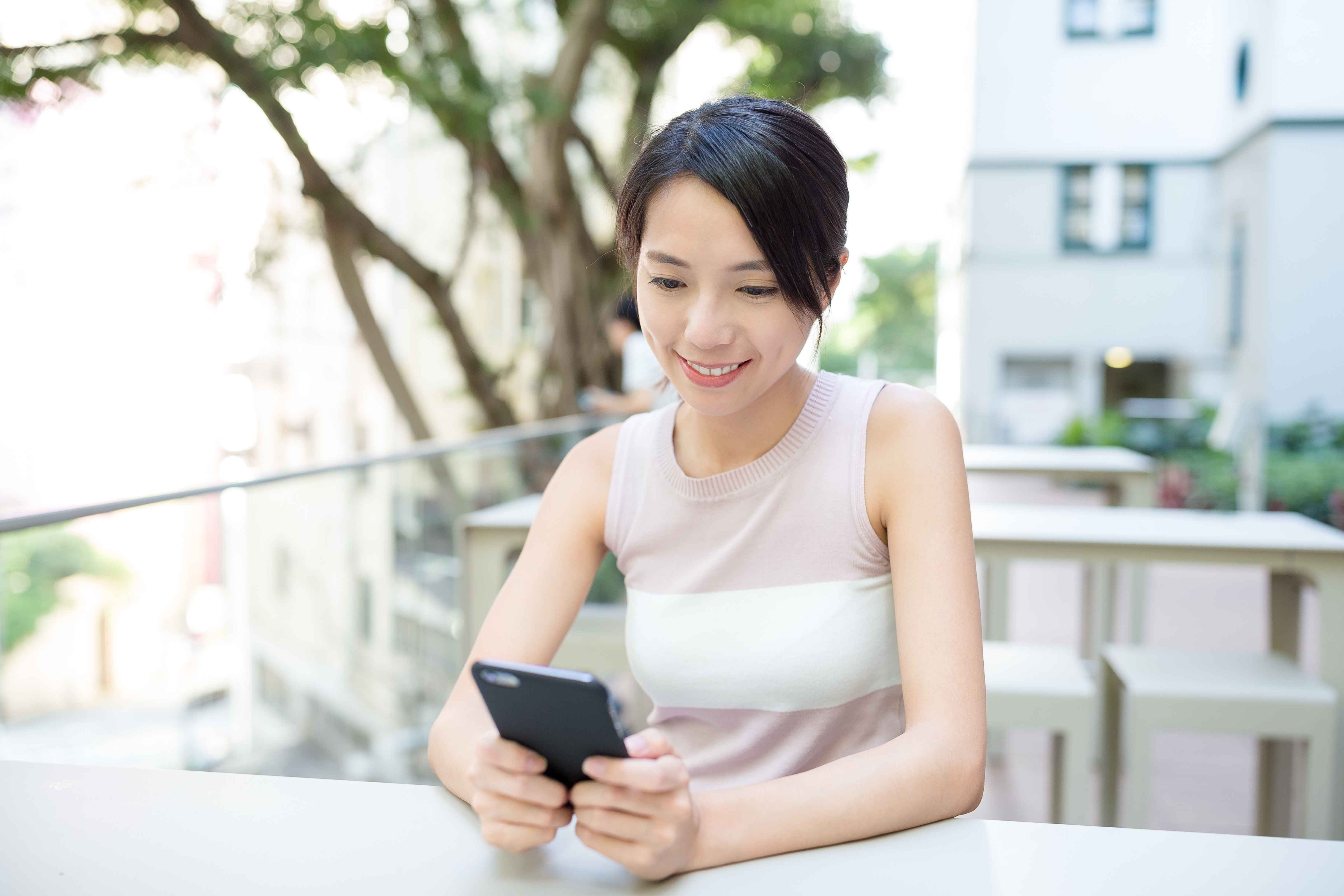 长时间*坐静**可减寿？久坐提高老年痴呆症、肩颈疾病、动脉硬化风险