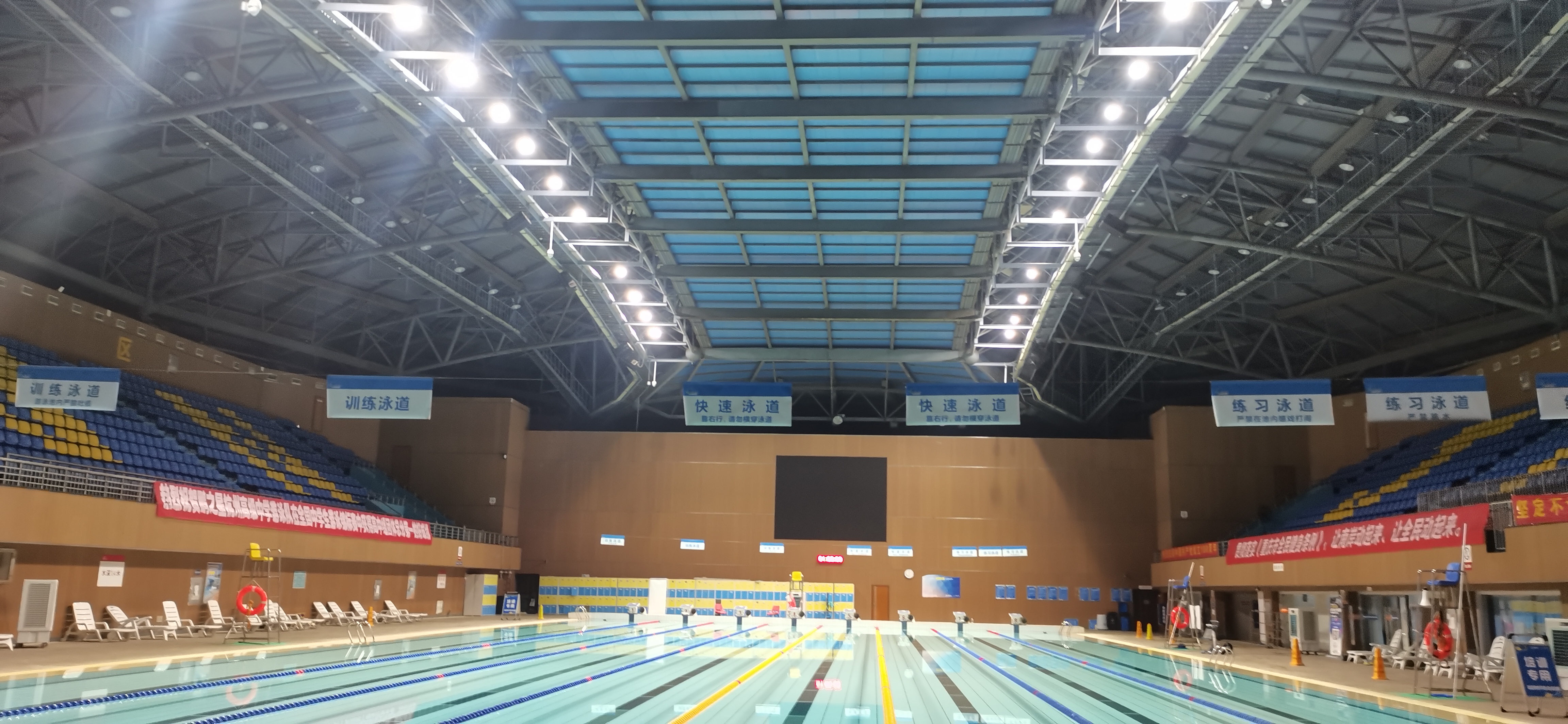 惟亚蒂体育照明灯具厂家,亚明照明led篮球场照明灯