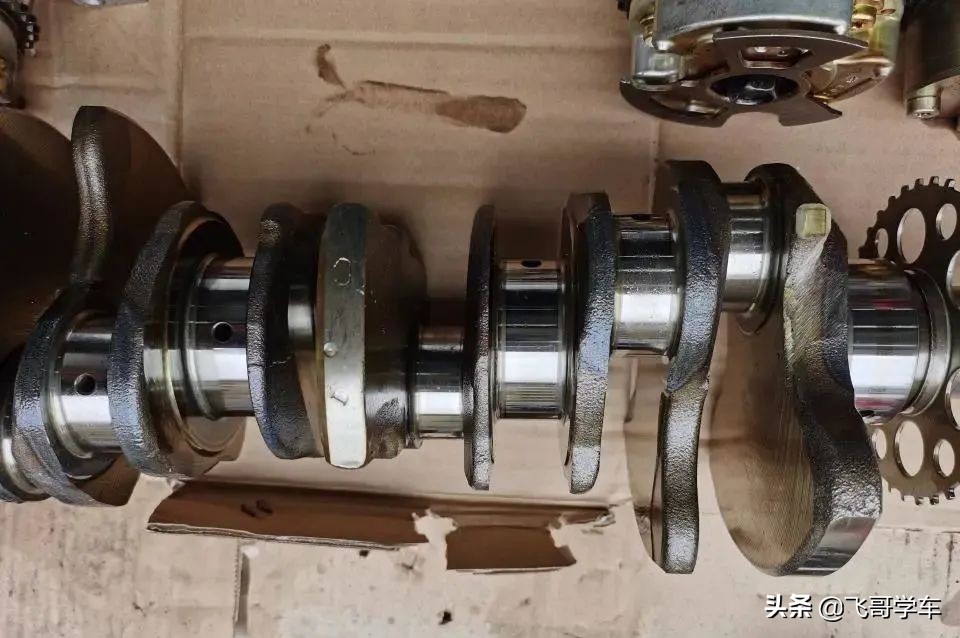 丰田皇冠3.0发动机大修有点共振,皇冠发动机烧机油大修