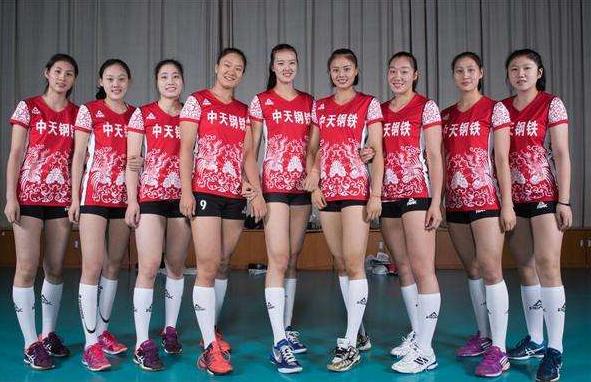 球迷是不是疯了？极端足迷认为就算国足再怎么差劲，也要比女排好