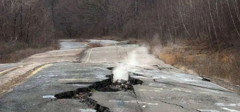 寂静岭：坐落在地狱之火上的小镇