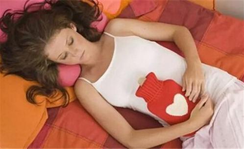 女人月经发黑是什么原因,女人月经发黑是什么原因造成的