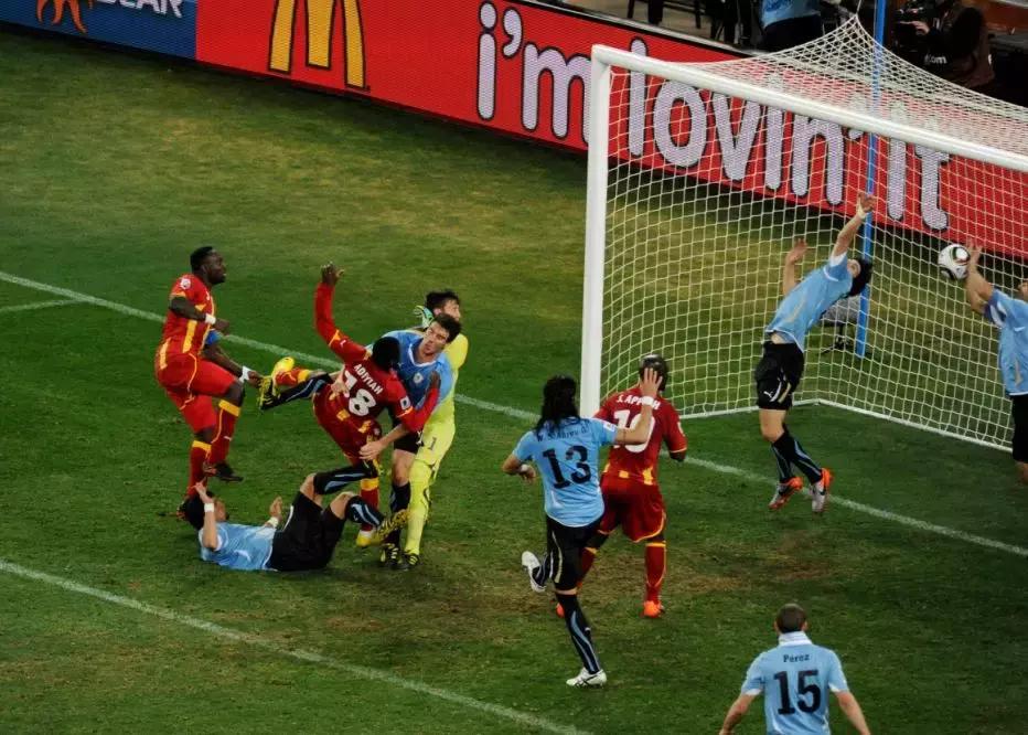 国际足联竞赛规则1960,国际足联禁区手球新规