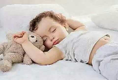 孩子梦游怎么办？一旦出现这些行为，别傻楞了，马上带孩子去医院