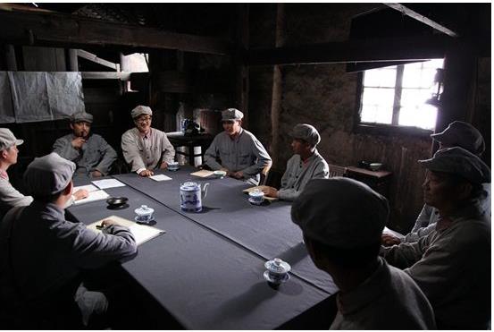 国军司令嘲讽红军政委是学生，政委冷笑：你打得过我吗