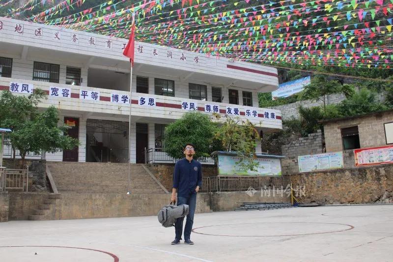 给学生买卫生巾上生理课的男老师在快手上火了!他说:广西山区孩子还需这些东西