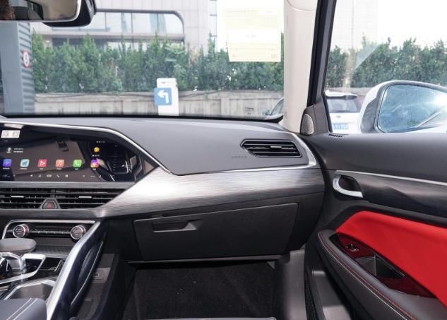 一名资深的轿跑车，238马力+爱信8AT，销量却如此不堪