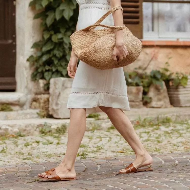 平底鞋高跟鞋推荐搭配长裙,尖头平底单鞋适合搭裙子