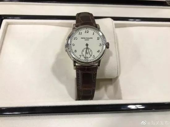 男子为逃海关将275万名表戴手上,带百达翡丽过海关被抓