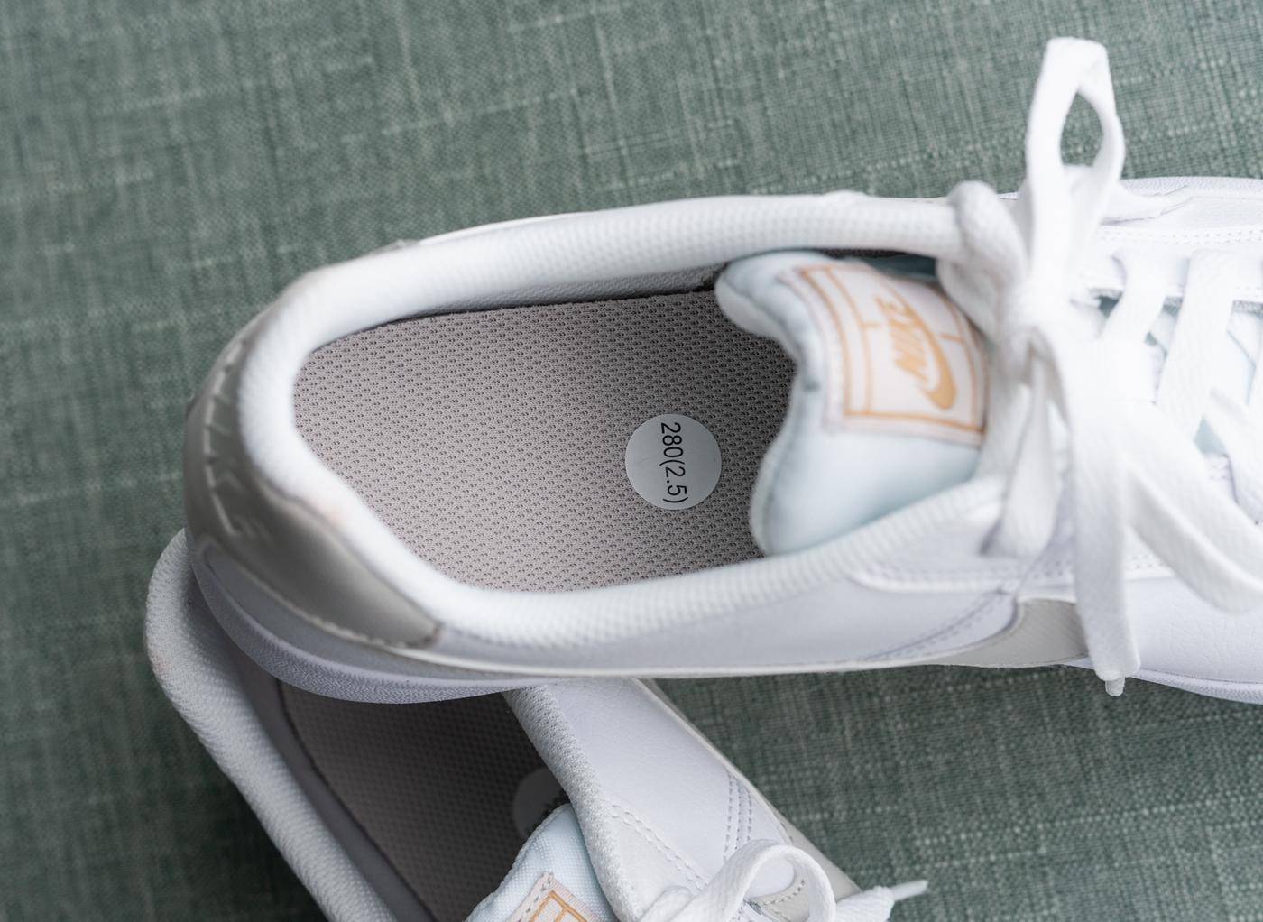 阿迪和耐克小白鞋哪个好,阿迪达斯和小白