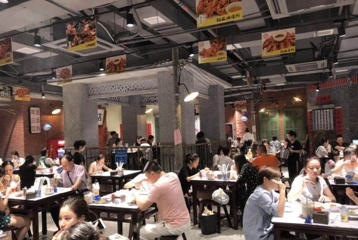 南宁美食推荐必吃龙虾,南宁最好吃的五香龙虾