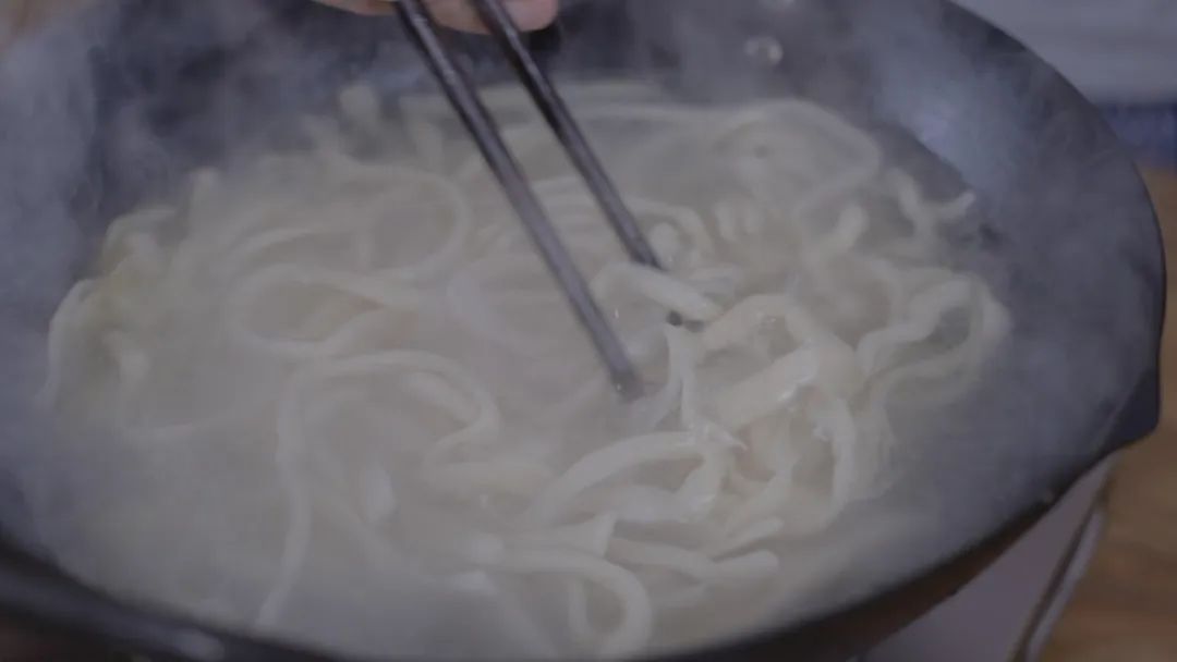 膨胀了，自己在家做的拉面，比大排长队的网红面馆还好吃