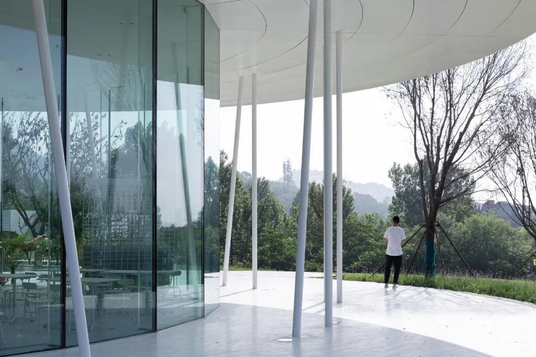 消隐在自然山水之中的四季花房——青岛万科·四季草堂