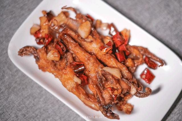 江北大道一家“特别”的酒吧，走进去发现全是外国人