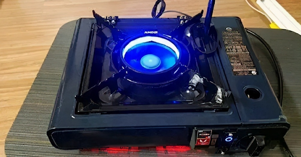 直男什么都可以凑合，但他的电脑必须发光