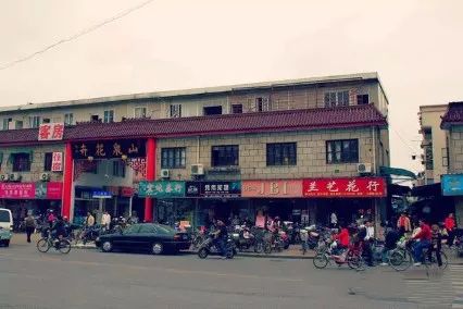 涓婃捣浜虹溂涓殑褰郸鏂版潙,涓婃捣浜虹溂閲岀殑褰郸鏂版潙