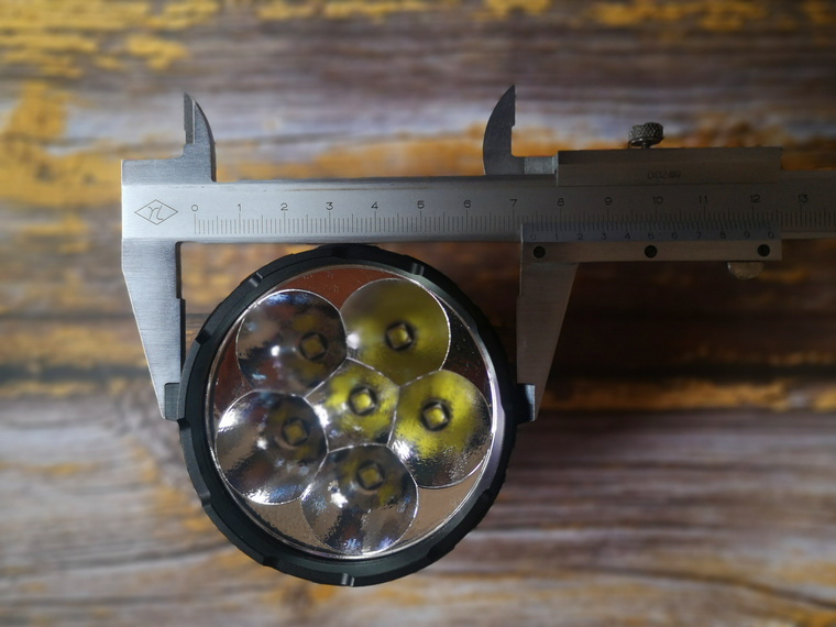 自从拍完这个手电之后，公园里人少了好多