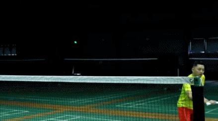 最简单的接杀技巧,足球过人中的四两拨千斤讲解