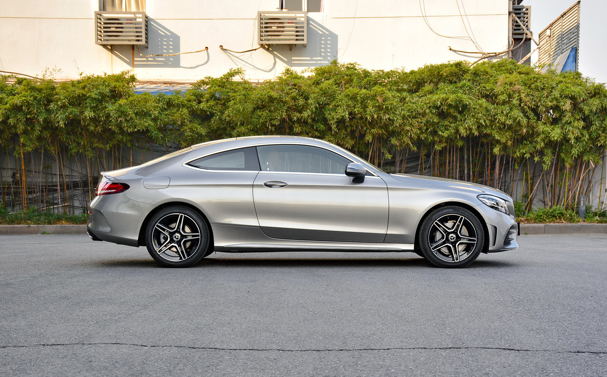 你会放弃燃油车选择新能源汽车吗,奔驰c级和宝马3系奥迪a4l怎么选